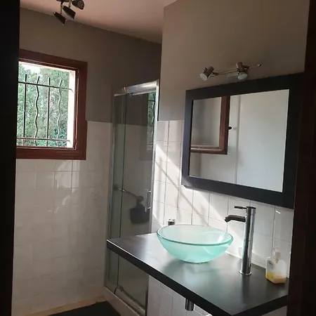 A La Campagne Camélas